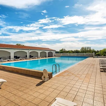 Beautiful In With Outdoor Swimming Pool Tranekær
