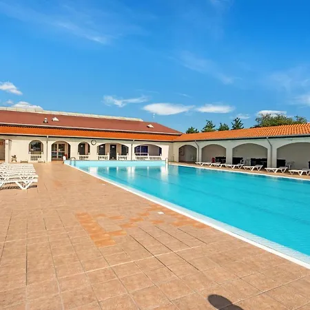 Semesterbostad Beautiful In With Outdoor Swimming Pool